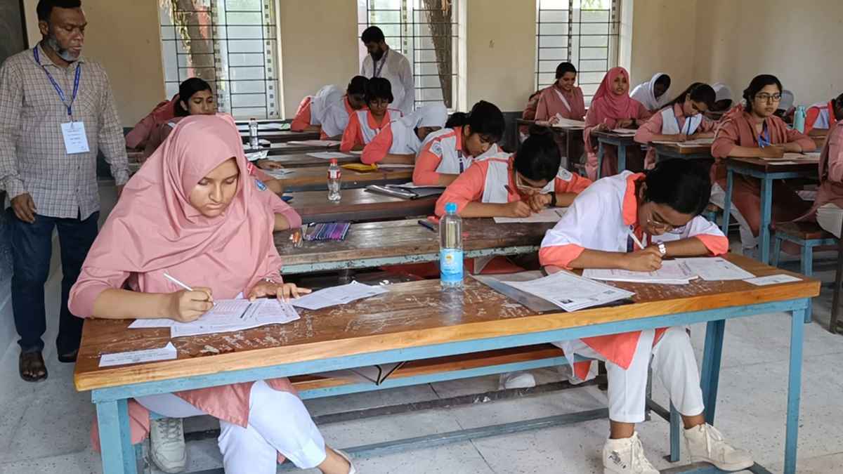 বরিশালে এসএসসি পরীক্ষা শুরু