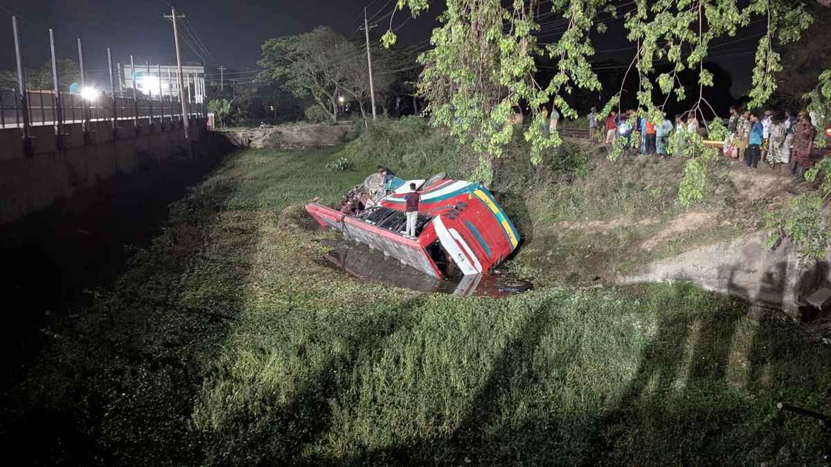 সাঈদী-মুজাহিদের কবর জিয়ারতের পথে জামায়াতের বাস দুর্ঘটনা, নিহত ২
