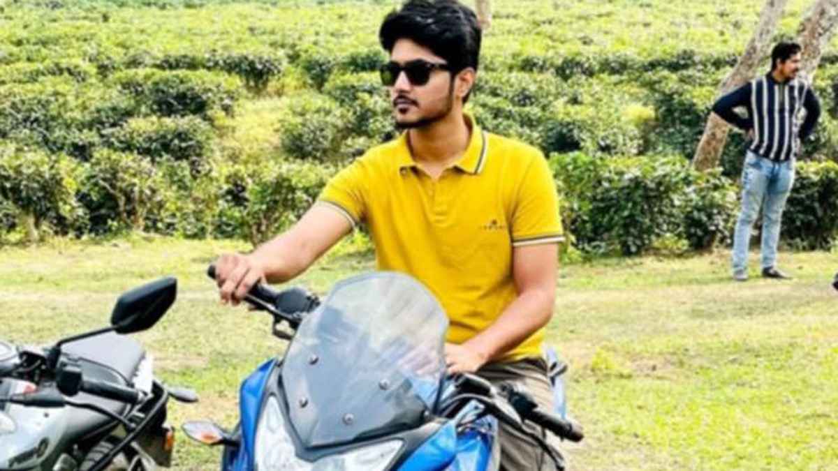 বন্ধুর মোটরসাইকেল চালতে গিয়ে যুবক নিহত