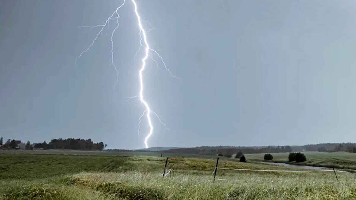 কিশোরগঞ্জে বজ্রপাতে ৩ জনের মৃত্যু