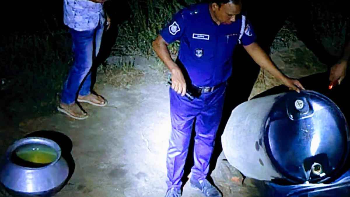 ট্রেনের তেল চুরির ঘটনায় চালক-পরিচালকসহ ৮ জনের নামে মামলা