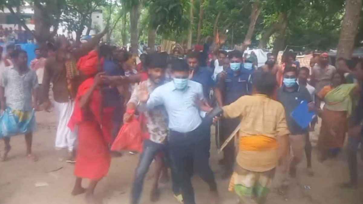 কুষ্টিয়ায় মাজারে মাদকবিরোধী অভিযান, ভক্তদের হাতে লাঞ্ছিত ম্যাজিস্ট্রেট