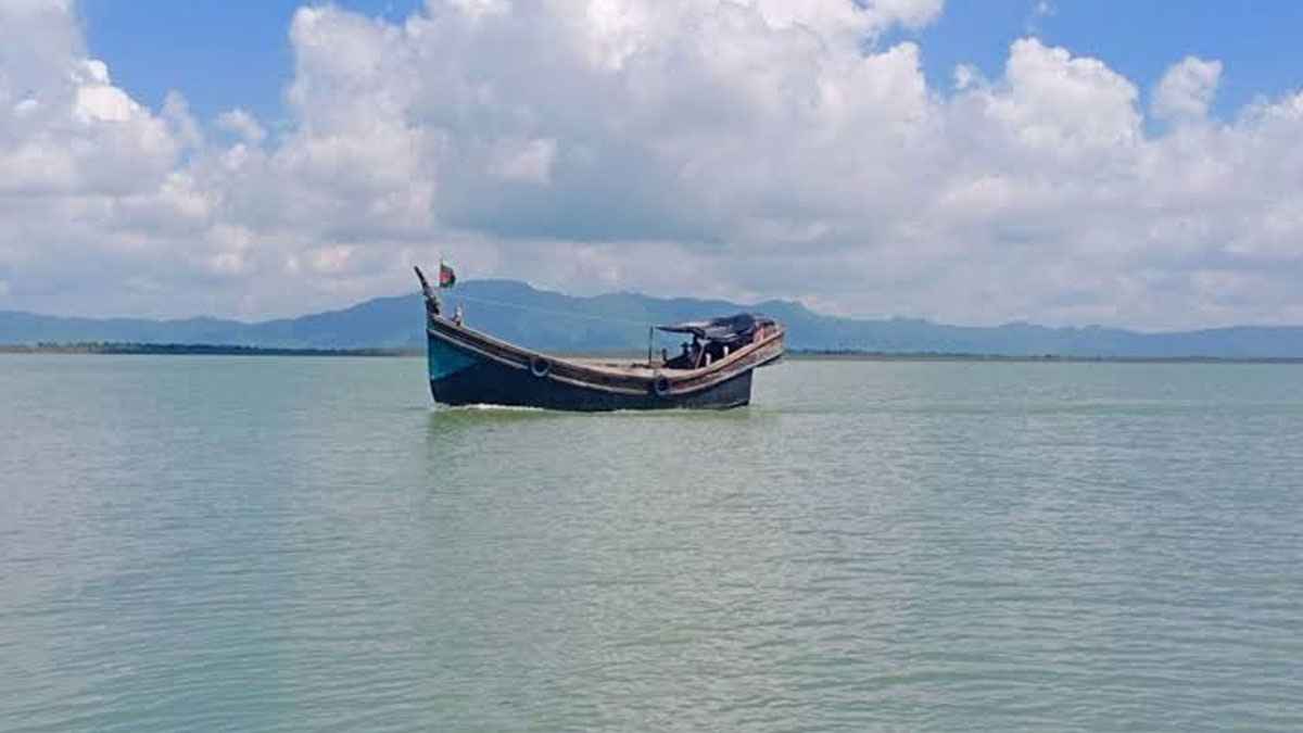 নাফ নদী থেকে দুই জেলেকে ধরে নিয়ে গেল আরাকান আর্মি