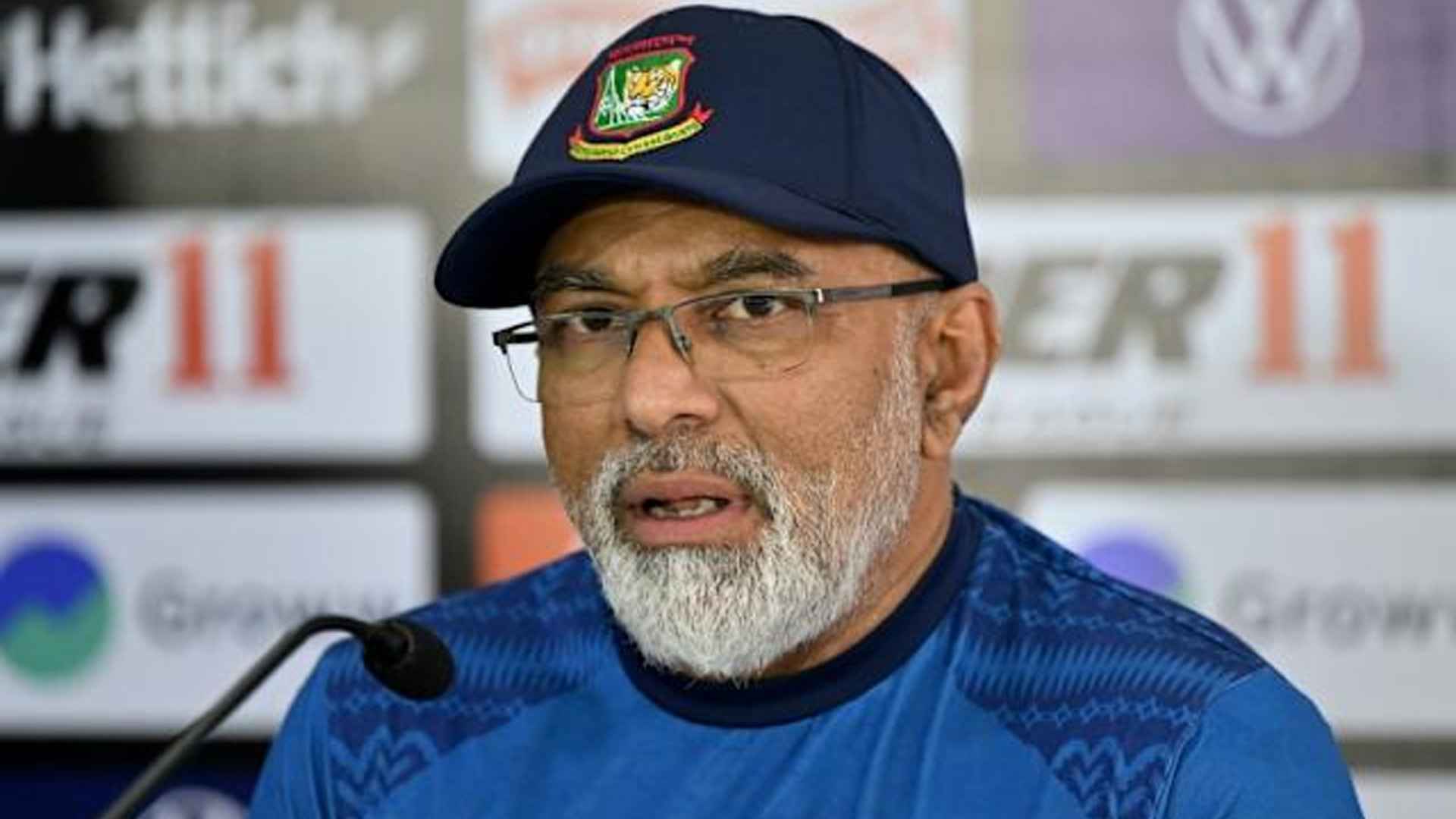 জীবন হারানোর ভয়ে বাংলাদেশ ছেড়েছিলেন হাথুরুসিংহে