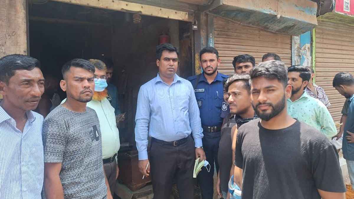 হলুদের গুঁড়া ও মিষ্টি তৈরিতে ভেজাল, ২ প্রতিষ্ঠানকে জরিমানা