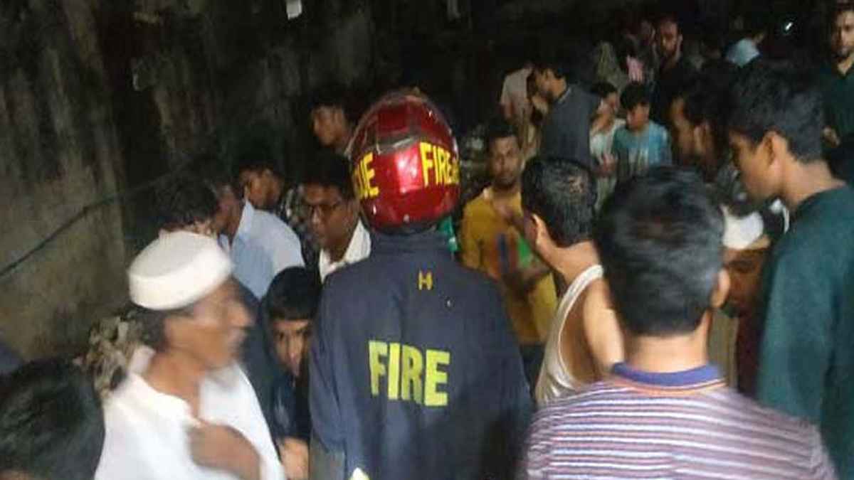 চট্টগ্রামে চকবাজারে নালায় পড়ে শিশু নিখোঁজ, উদ্ধারে অভিযান চলছে