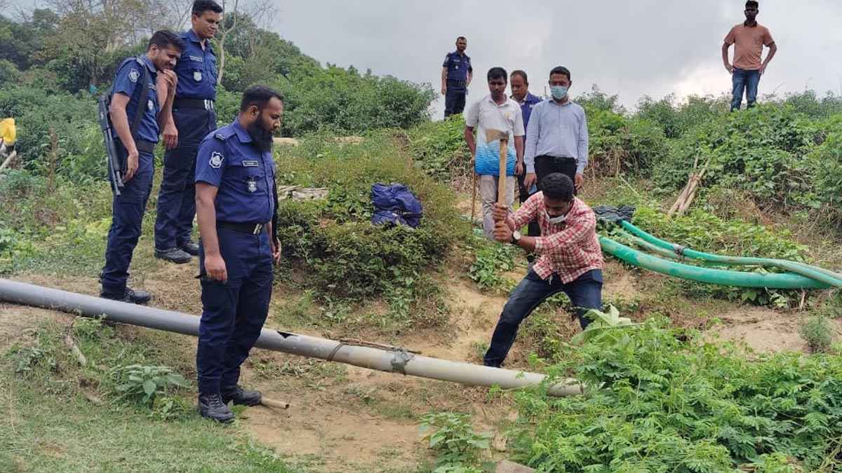 ফেনী নদীতে অবৈধ বালু উত্তোলন বন্ধের অভিযান
