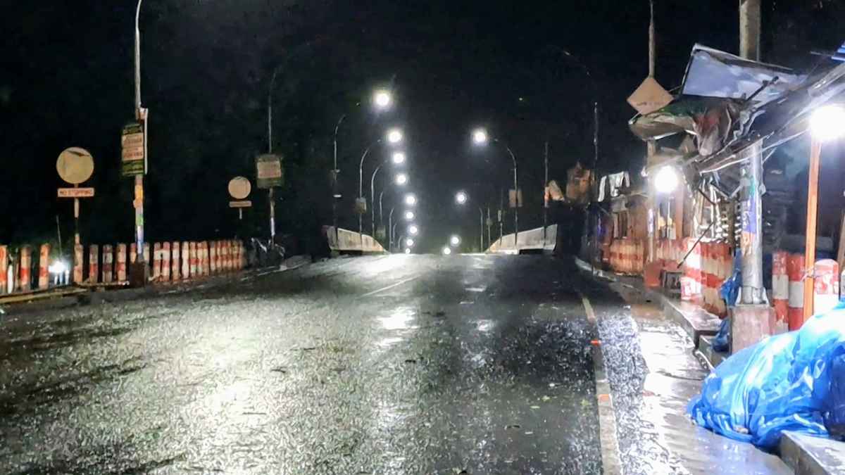 বৈশাখের প্রথম দিনেই চুয়াডাঙ্গায় কালবৈশাখী ঝড়-বৃষ্টি