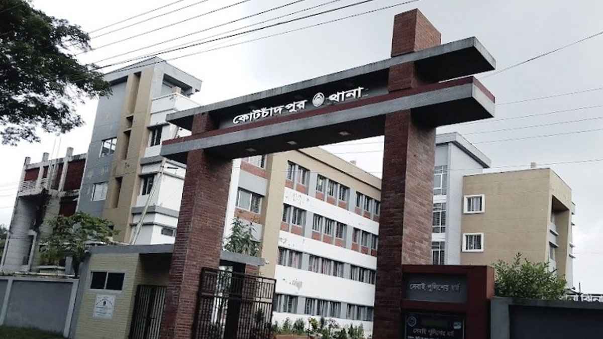 কোটচাঁদপুরে সড়কে গাছ ফেলে আবারও ডাকাতি