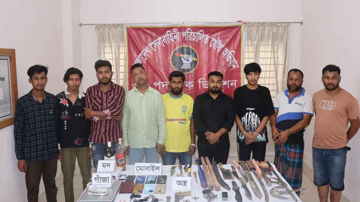 কুমিল্লায় বিপুল পরিমাণ অস্ত্র-গুলি-মাদকসহ আটক ৯