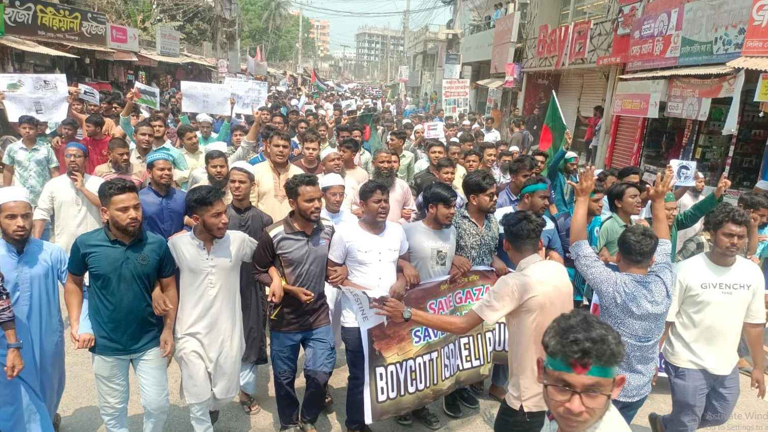 গাজায় গণহত্যার প্রতিবাদে দিনাজপুরে বিক্ষোভ