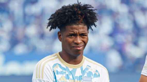 ভয়ে খাটের নিচে লুকালেন ফুটবলার, ডাকাতের খপ্পরে স্ত্রী-সন্তান