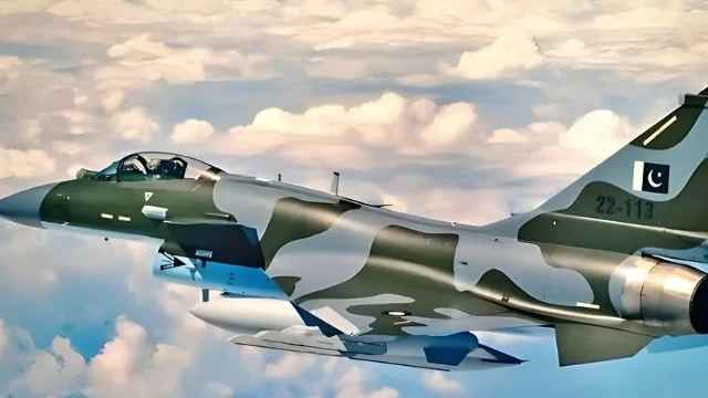 পাকিস্তানি এফ-১৬ দেখে পালাল ভারতের ৪ রাফাল যুদ্ধবিমান