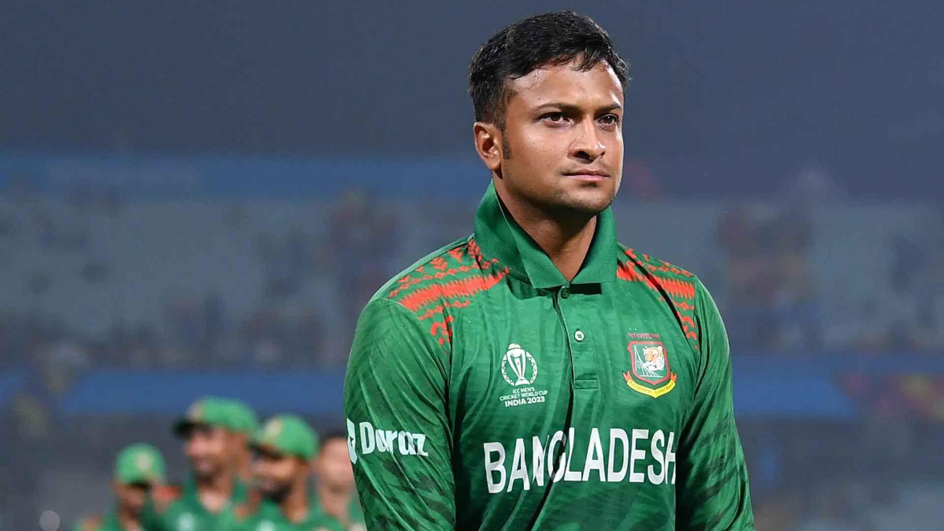জুলাই অভ্যুত্থানের সময় পার্কে ঘোরাঘুরির ছবির ব্যাখ্যা দিলেন সাকিব