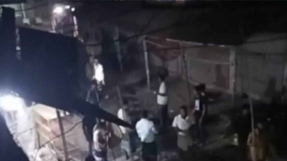 ফরিদপুরে সালথায় আধিপত্য বিস্তারকে কেন্দ্র করে সংঘর্ষ, আহত ৩০