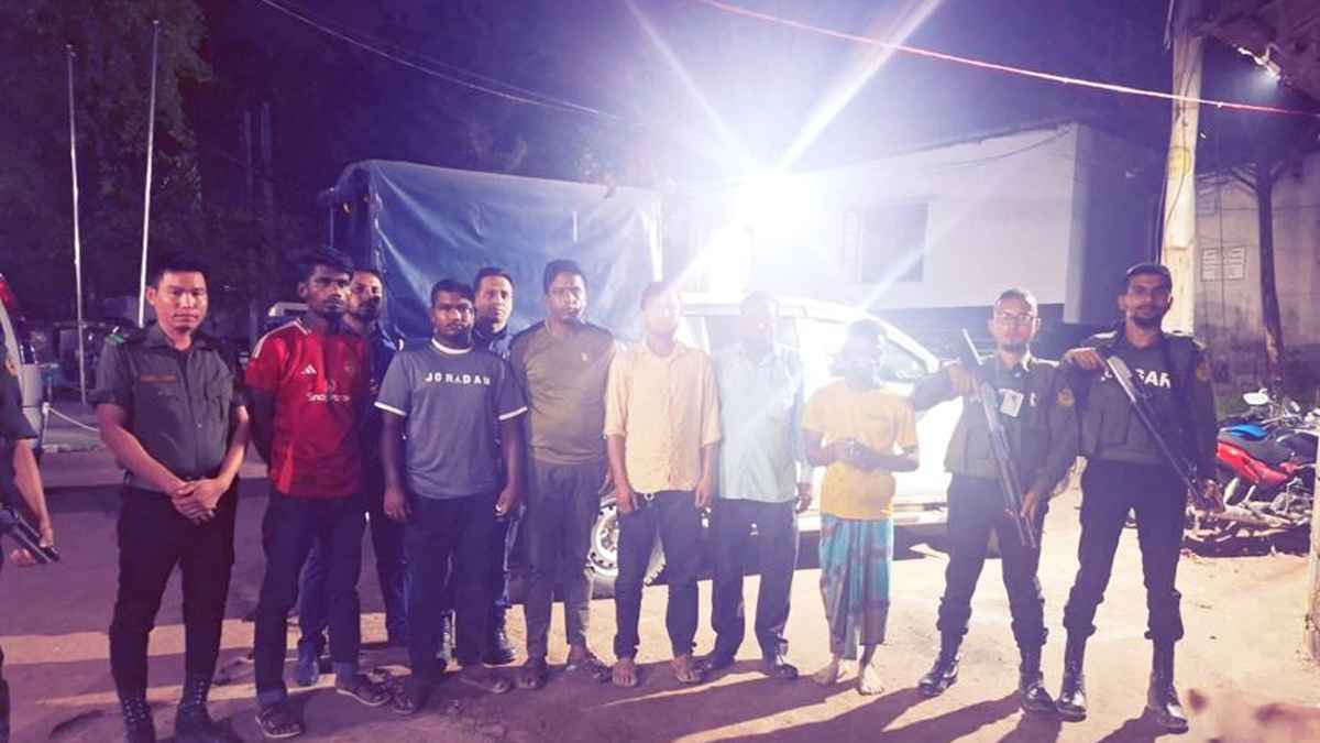 অবৈধভাবে সরকারি জমির মাটি কাটায় ৬ জনের কারাদণ্ড, ২ ট্রাক জব্দ