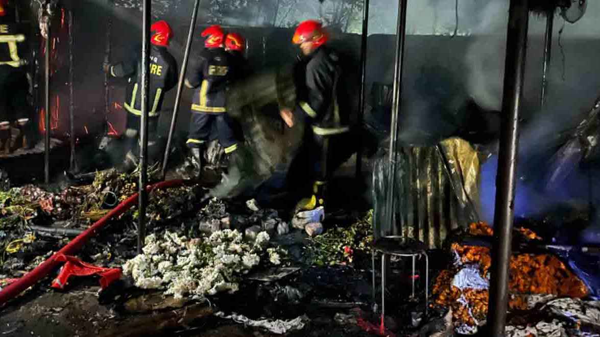 ফুলের দোকানে লাগা আগুনে গ্যাস বেলুন বিস্ফোরণ, দগ্ধ ৩
