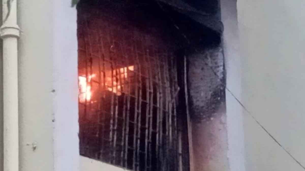 দিনাজপুরে এলজিডি ভবনে অগ্নিকাণ্ড