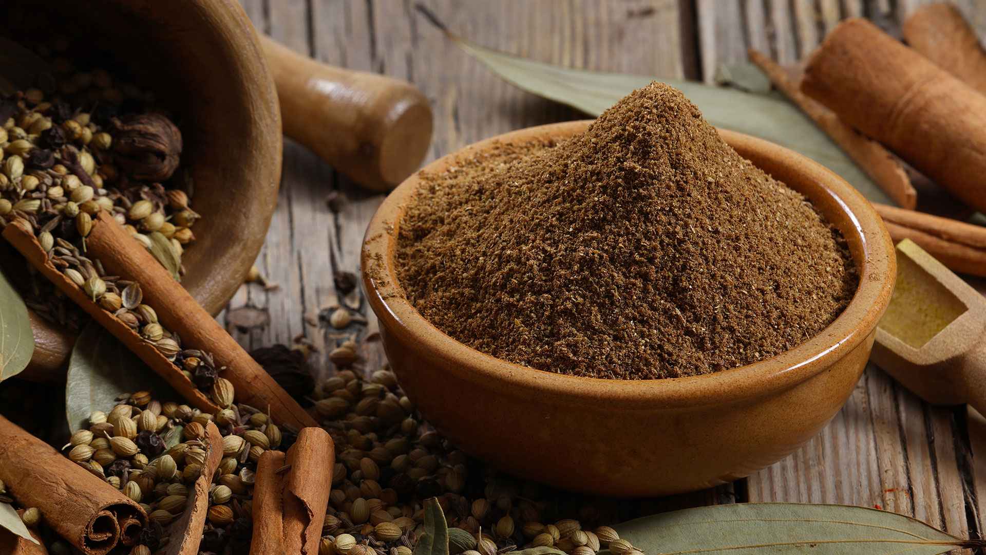 গরম মসলার গুঁড়া রান্নার শেষ পর্যায়ে যোগ করা হয় কেন?