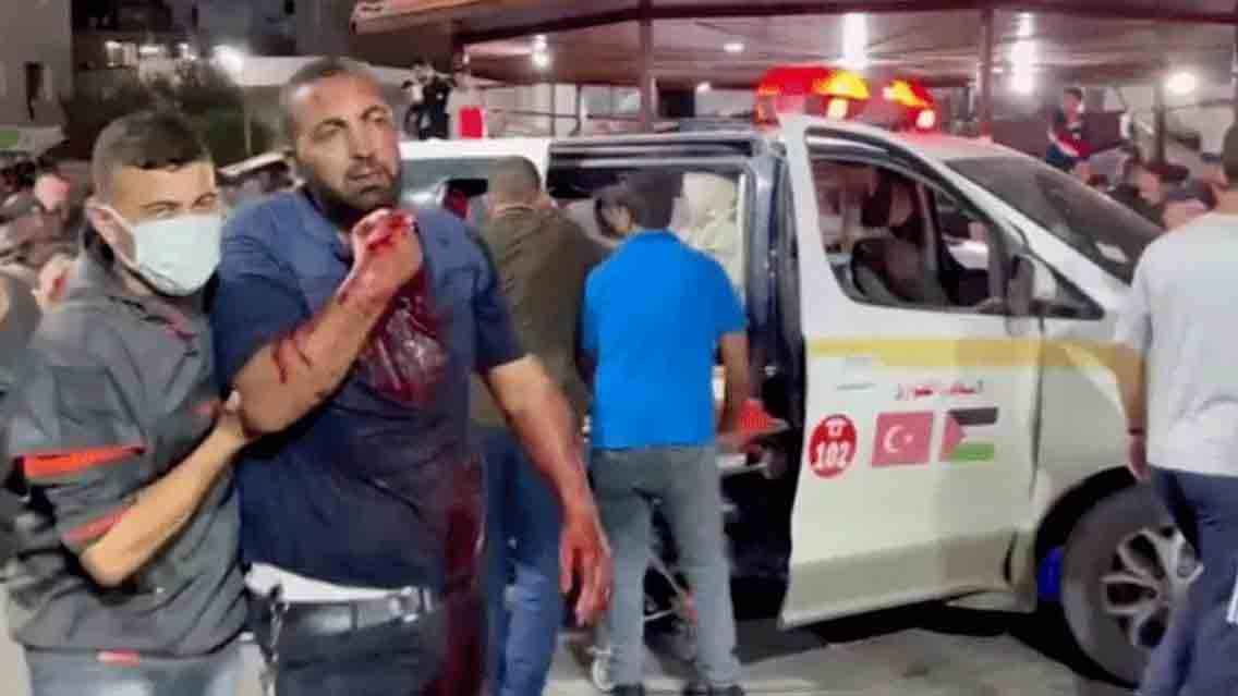 ইসরায়েলি বোমায় ফের রক্তাক্ত গাজার হাসপাতাল, নুসাইরাত ছাড়ার নির্দেশ