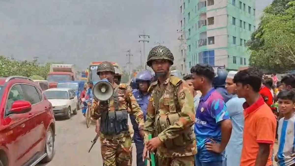 গাজীপুরে শ্রমিকদের সড়ক অবরোধ, বিক্ষোভ