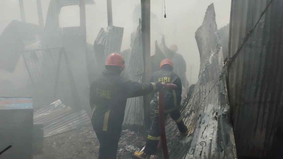 গাজীপুরে ঝুটের গুদামে আগুন, পৌণে এক ঘণ্টায় নিয়ন্ত্রণে