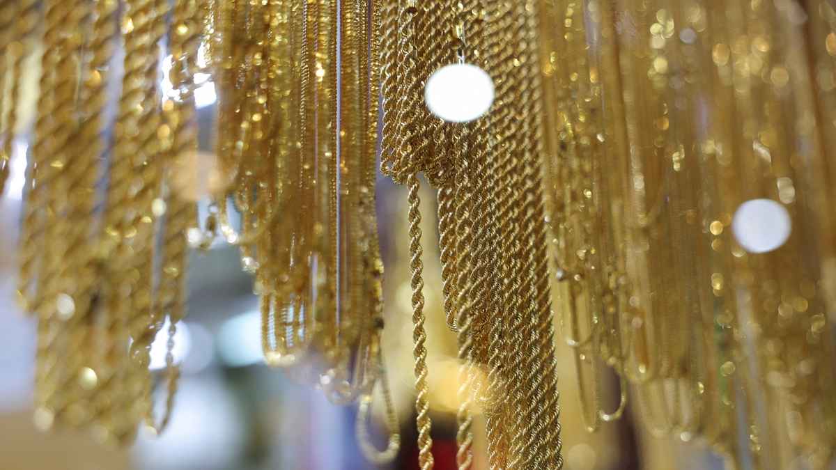 বিশ্ববাজারে রেকর্ড ৩৫০০ ডলার স্পর্শ করেছে স্বর্ণের দাম