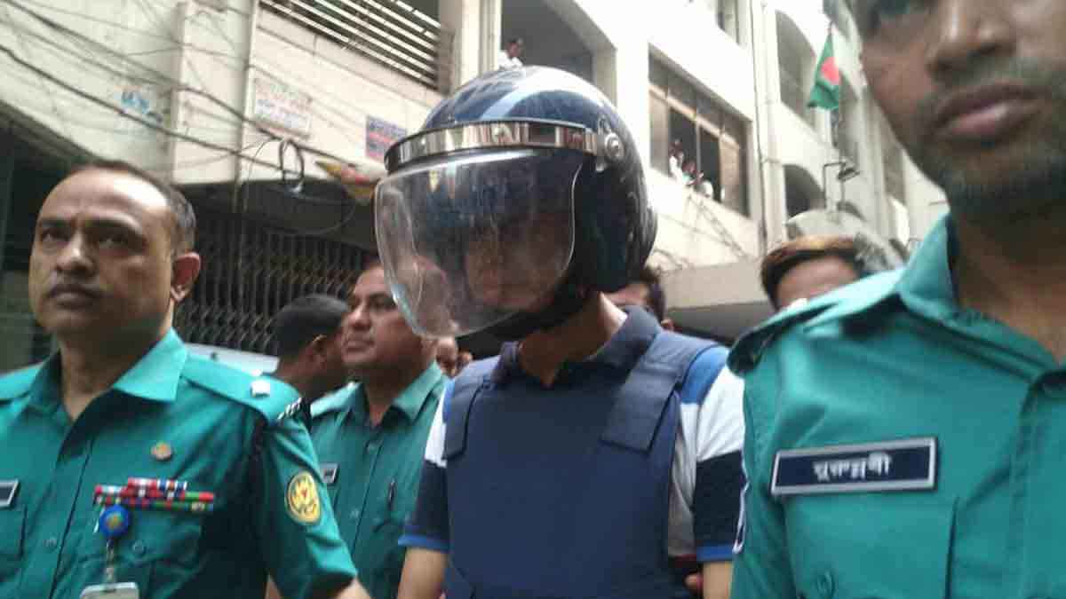 হত্যাচেষ্টা মামলায় যাত্রাবাড়ী থানার সাবেক ওসি আবুল হাসান রিমান্ডে