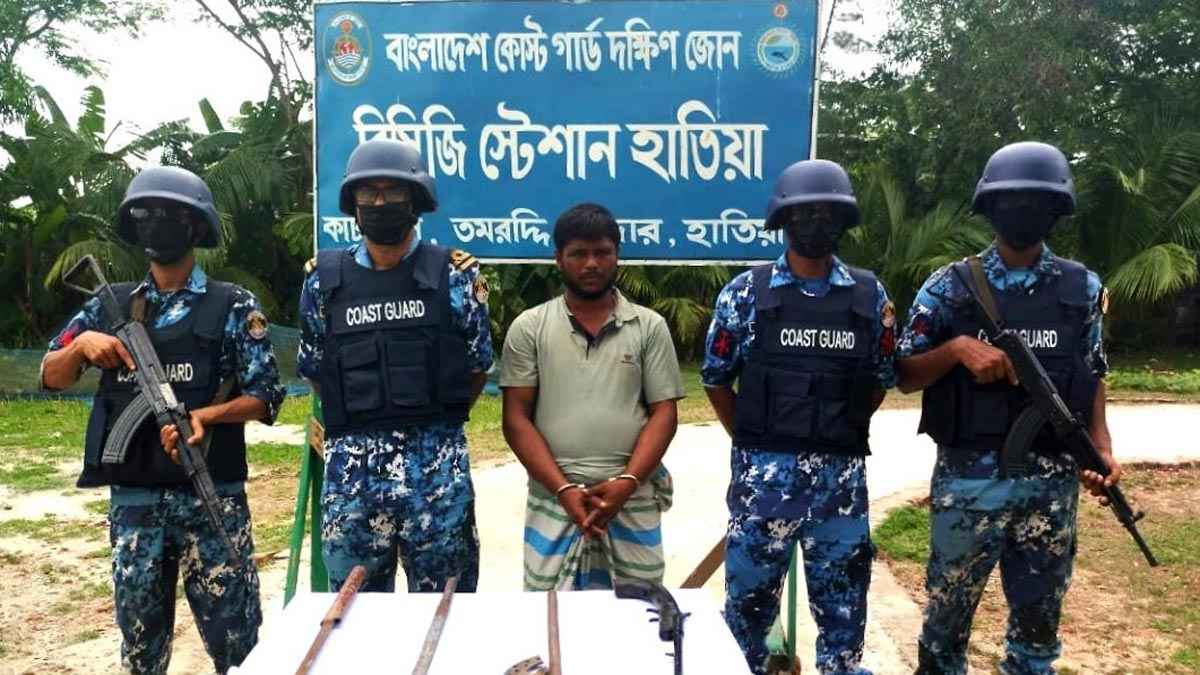 হাতিয়ায় আগ্নেয়াস্ত্রসহ ডাকাত আটক