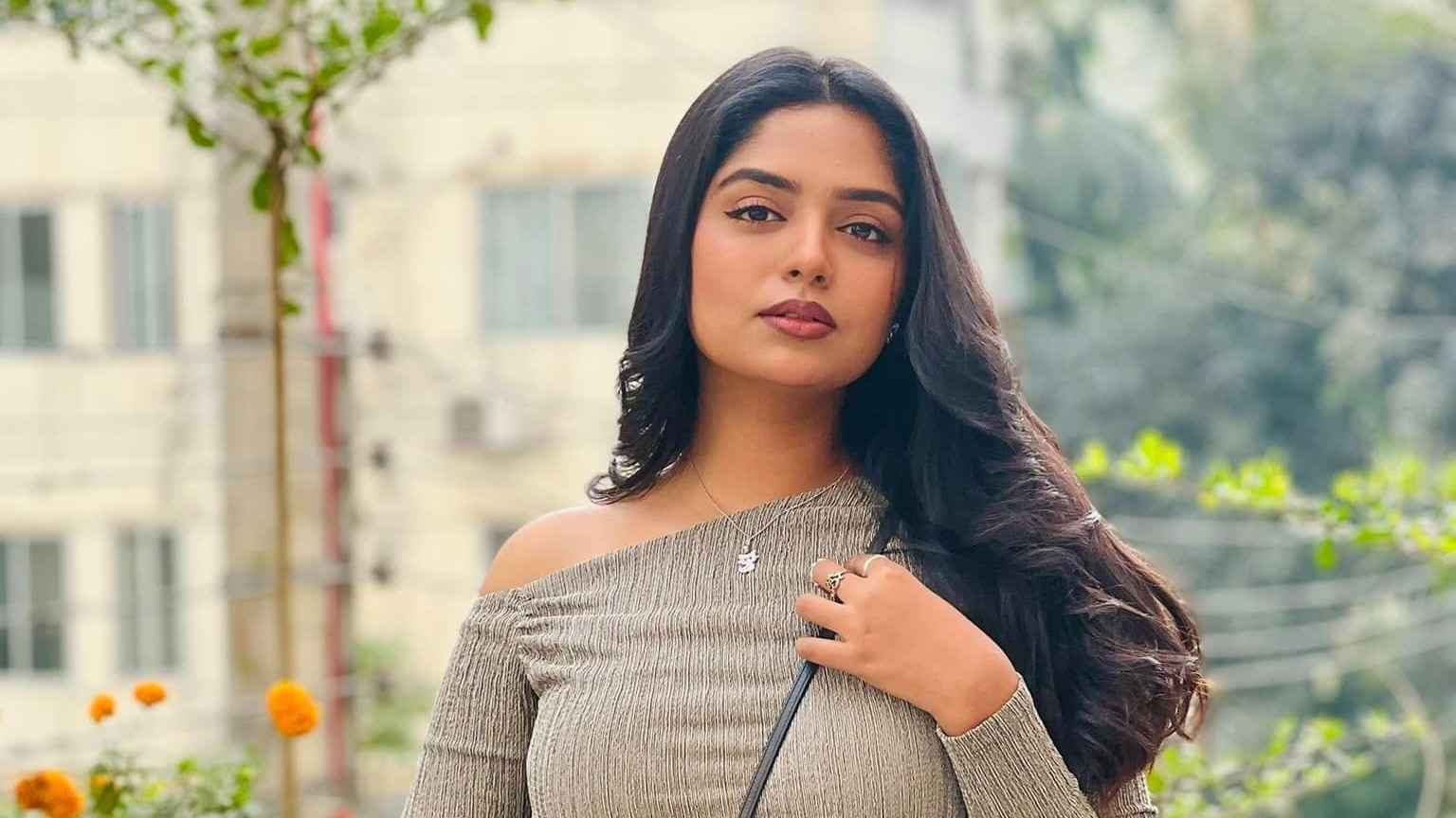 কোটির ঘরে একশো নাটক , রেকর্ড গড়লেন হিমি