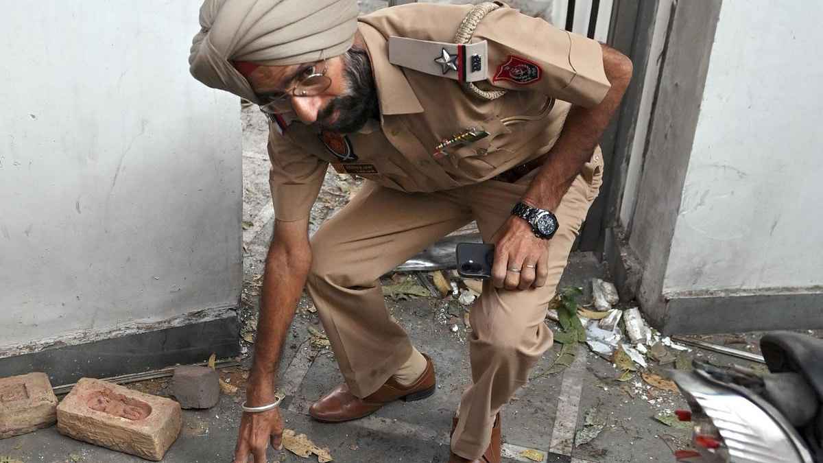 এবার বিজেপি নেতার বাড়িতে গ্রেনেড হামলা