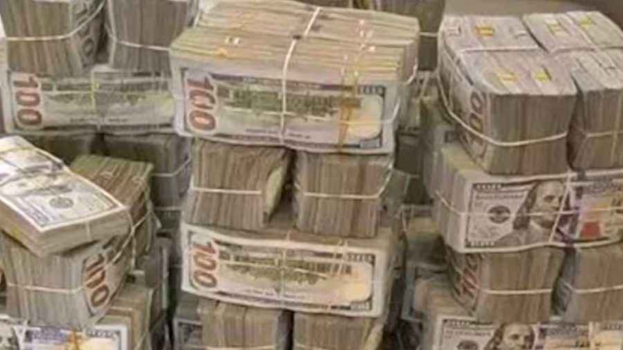 ২২ কোটি টাকা, ৬ কোটির সোনাসহ বিমানবন্দরে ভারতীয় আটক 