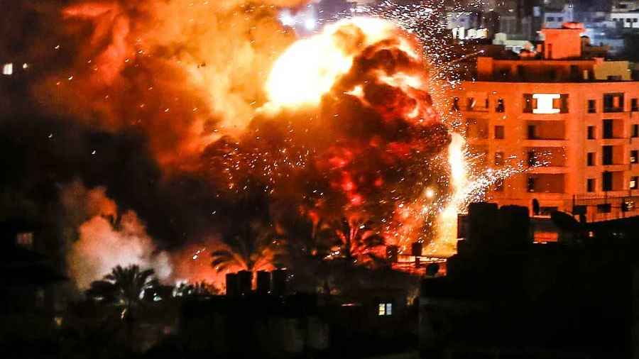 এবার গাজা সীমান্তে ইহুদি বসতিতে ইসরায়েলের বোমবর্ষণ