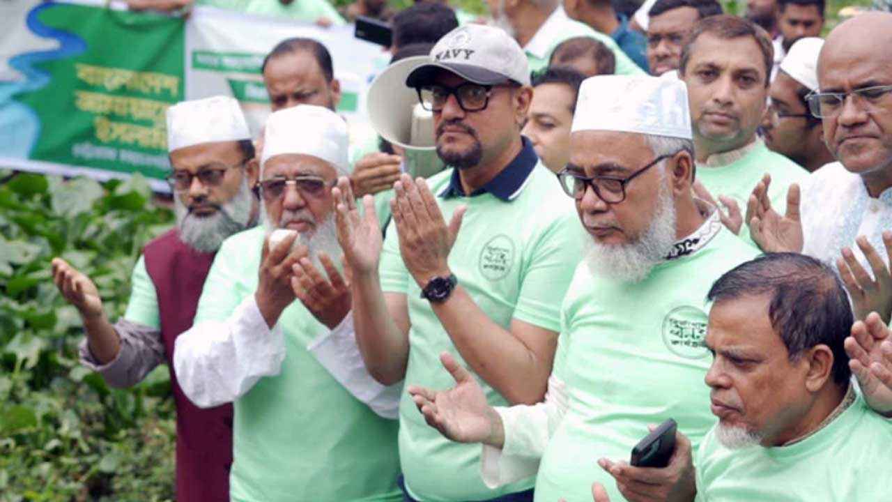 চসিকের খাল পরিচ্ছন্নতায় নেমেছে জামায়াত, সঙ্গে মেয়র শাহাদাত