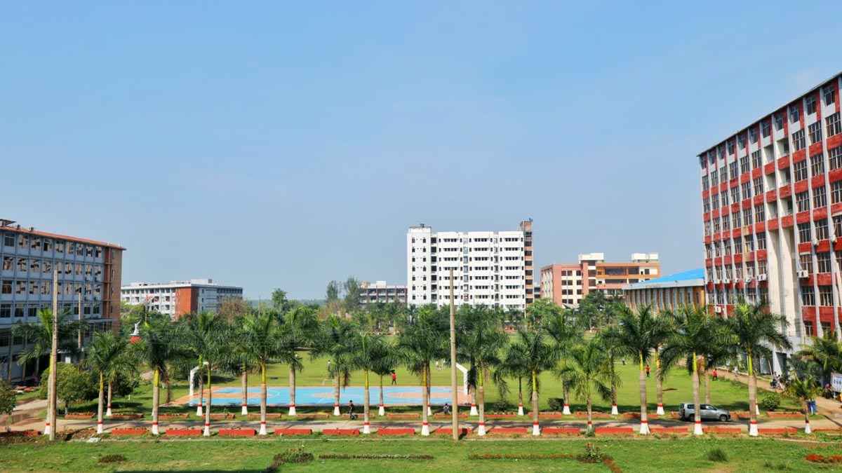 টাইমস হায়ার র্যাংকিংয়ে দেশ সেরা যশোর বিজ্ঞান ও প্রযুক্তি বিশ্ববিদ্যাল