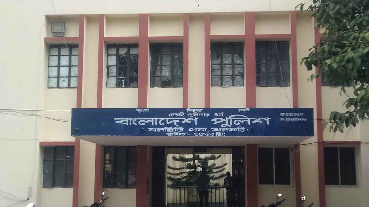 ধূমপান করায় বকা, মায়ের সঙ্গে অভিমান করে গলায় ফাঁস দিলো মেয়ে