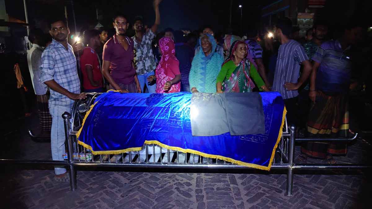 পাওনা টাকা চাওয়া নিয়ে হত্যার অভিযোগ, রাতে লাশ নিয়ে সড়কে বিক্ষোভ