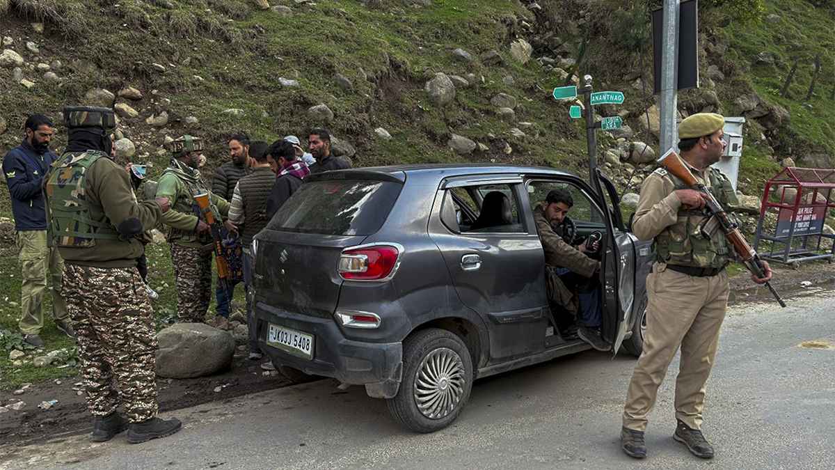 কাশ্মীরে ‘জঙ্গি’ হামলায় পর্যটকসহ নিহত ২৬