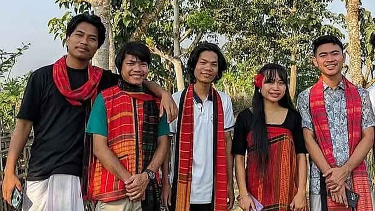 খাগড়াছড়িতে মুক্তি পেল অপহৃত চবির ৫ শিক্ষার্থী