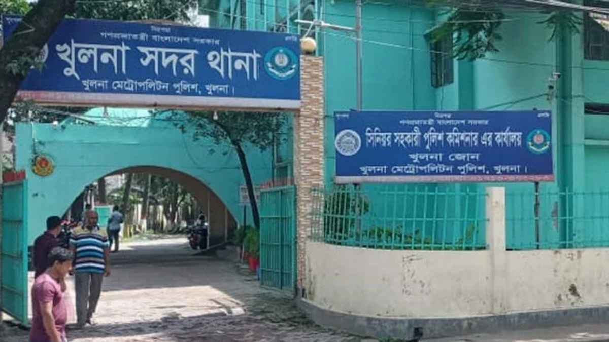 খুলনায় দুর্বৃত্তের ছুরিকাঘাতে যুবক গুরুতর জখম