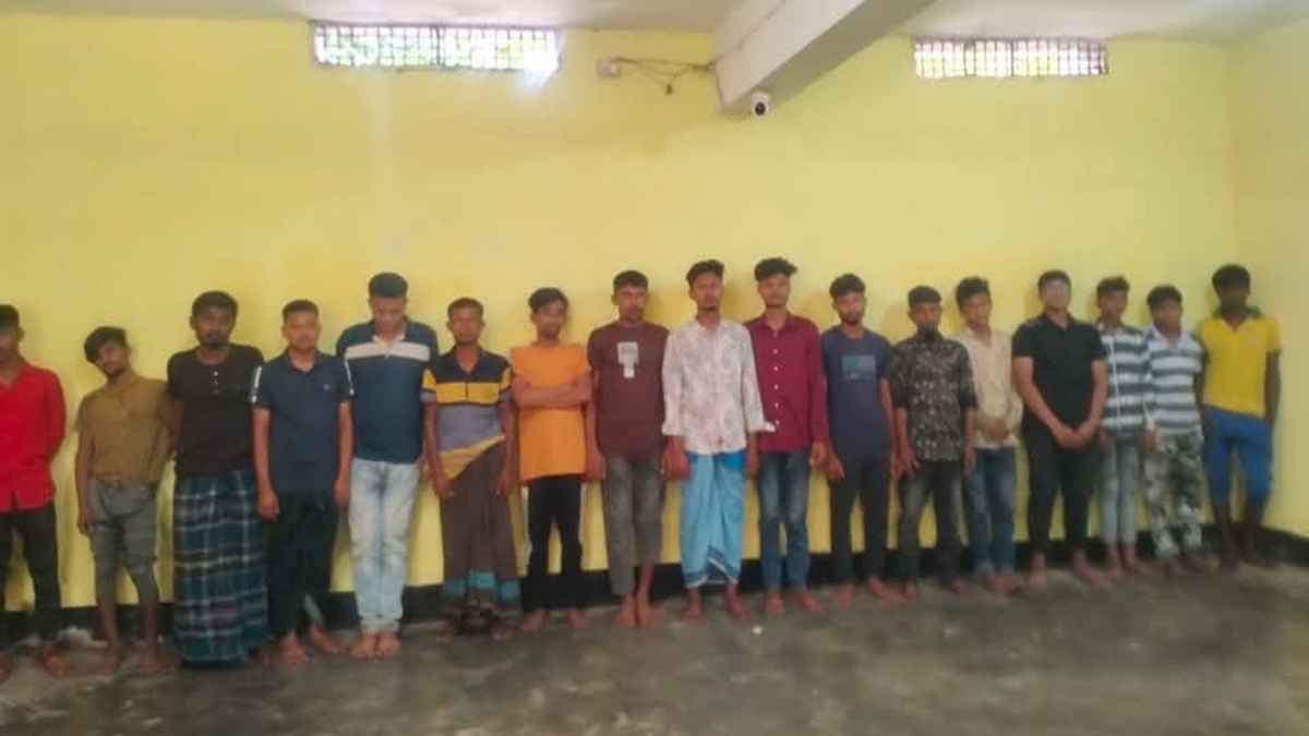 খুলনায় বাটা-কেএফসিতে ভাঙচুর-লুটপাটের ঘটনায় গ্রেফতার ৩১