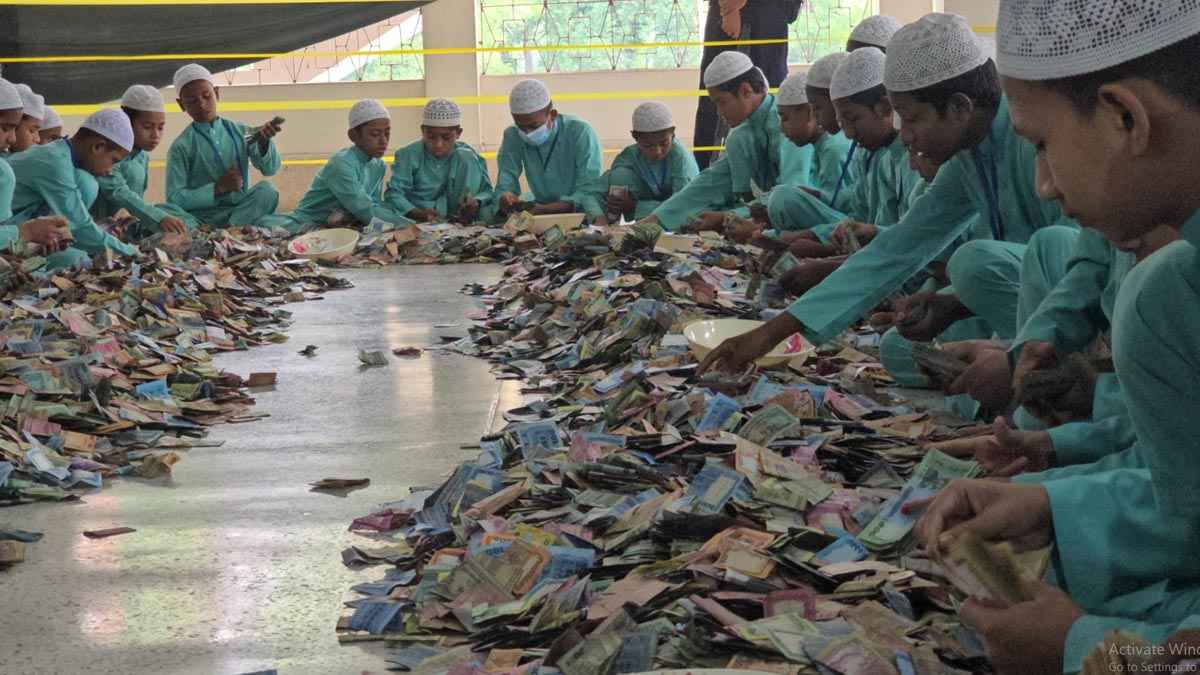 পাগলা মসজিদের দানবাক্সে রেকর্ড ৯ কোটি ১৭ লাখ টাকা