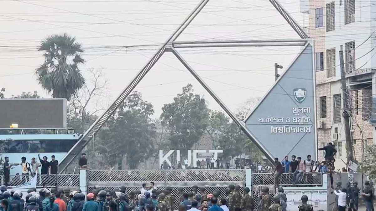 অনশন ভাঙলেন কুয়েট শিক্ষার্থীরা, উপাচার্যের অব্যাহতিতে উল্লাস