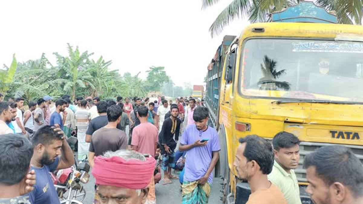 কুষ্টিয়ায় পৃথক স্থানে ট্রাকের চাপায় নারীসহ নিহত ২