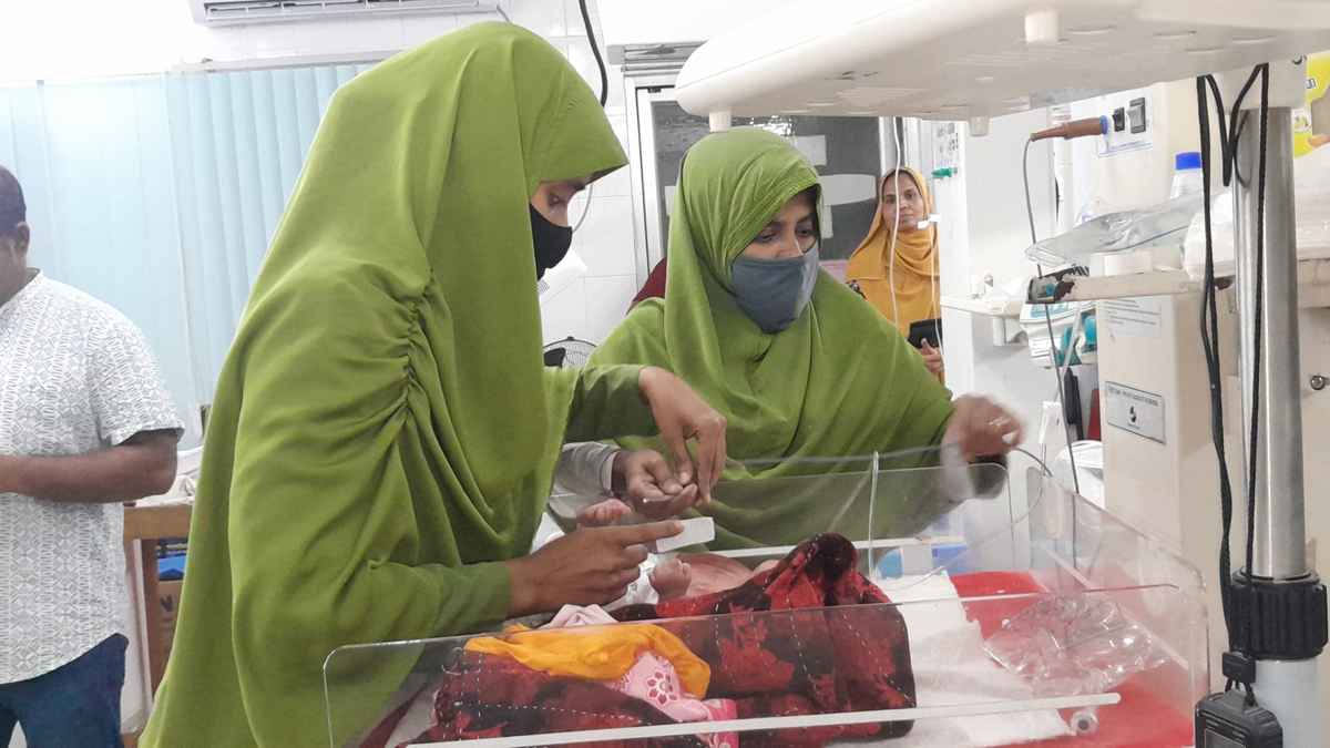 রাস্তায় পড়ে ছিল নবজাতক শিশু