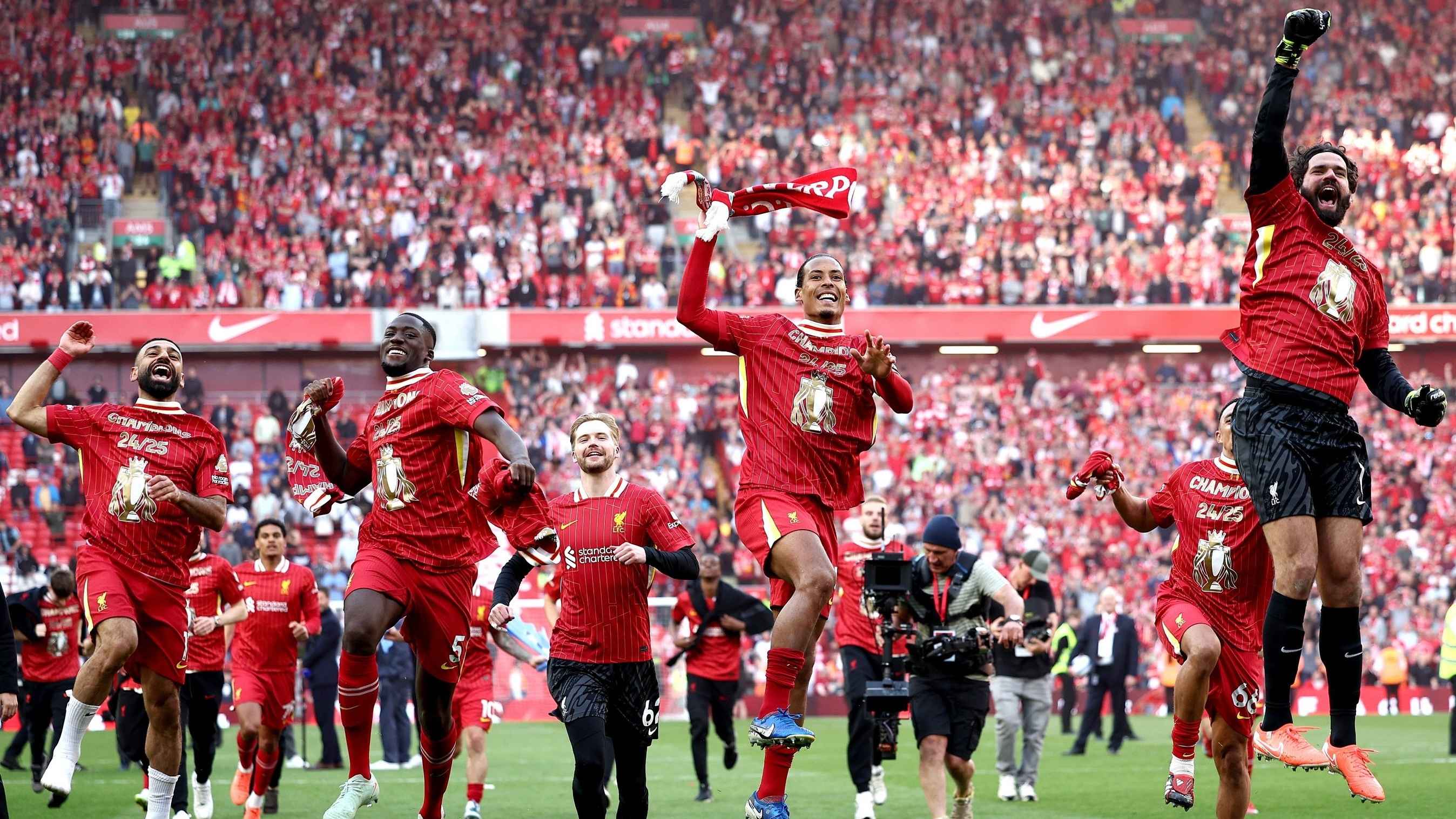রেকর্ড ছোঁয়া প্রিমিয়ার লিগের শিরোপা উৎসব লিভারপুলের