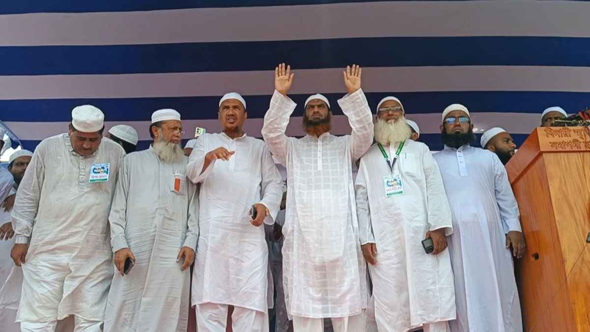 হত্যার বিচার না করে আ. লীগকে রাজনীতিতে ফিরতে দেওয়া হবে না:মামুনুল হক