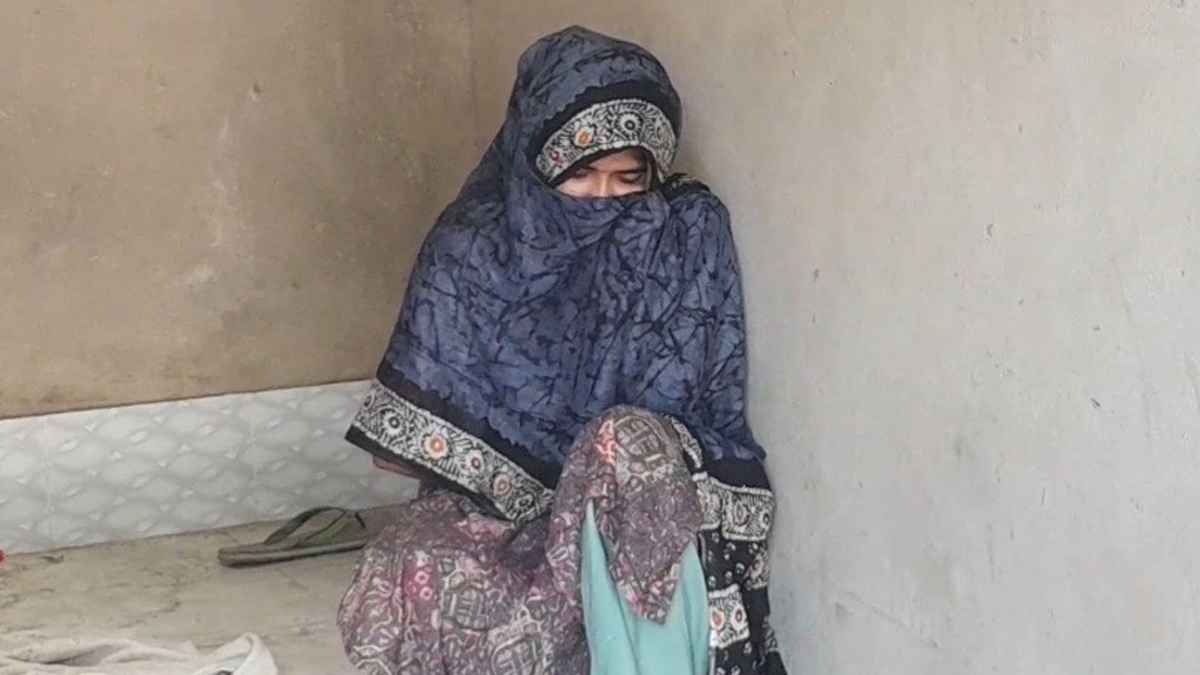 বিয়ের দাবিতে যুবকের বাড়িতে তরুণীর অবস্থান