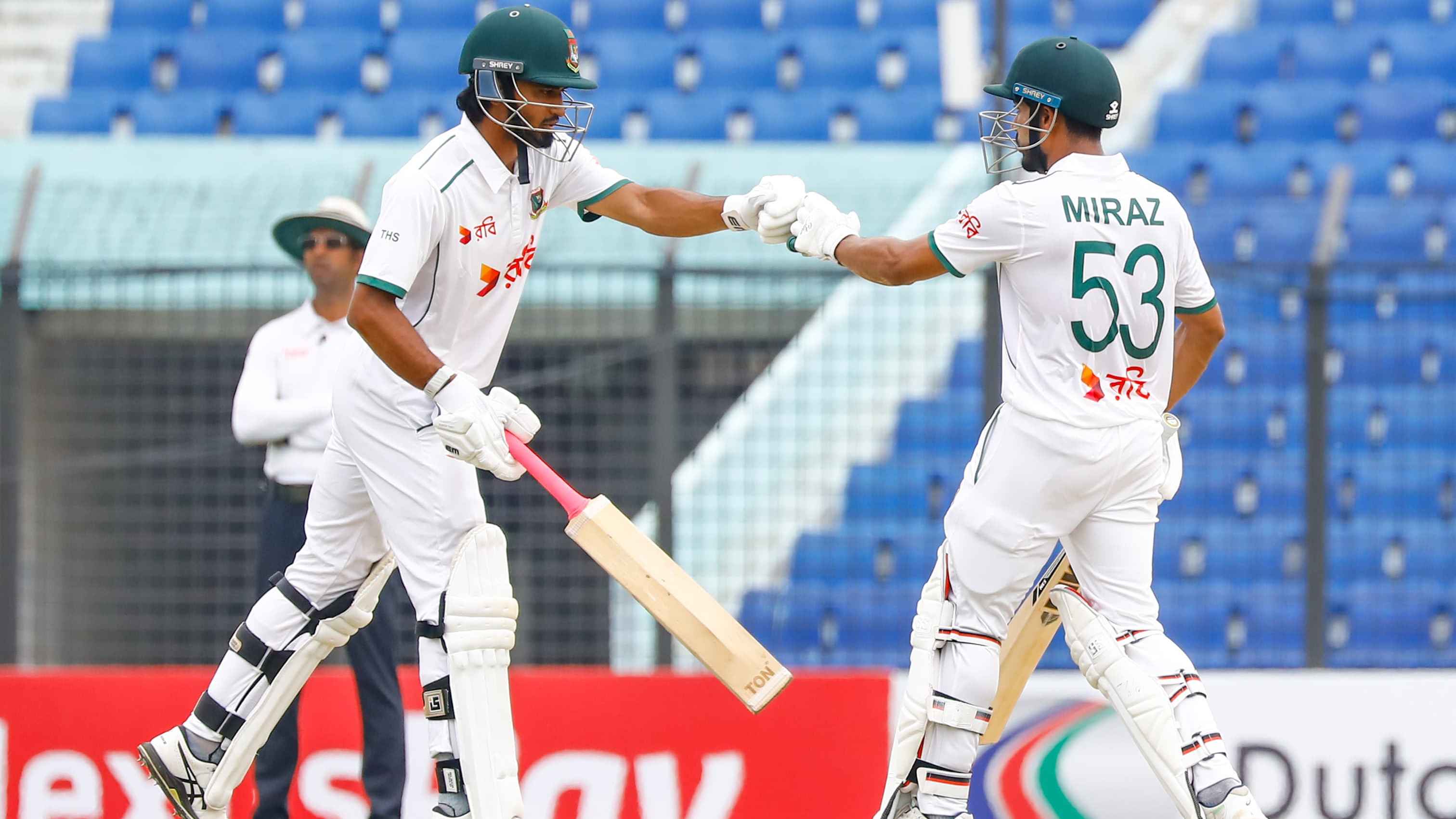 মিরাজ-সাকিবের জুটিতে ৪০০ পেরিয়ে মধ্যাহ্ন বিরতিতে বাংলাদেশ