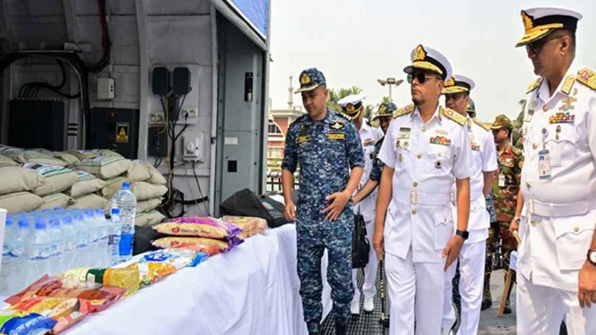 মিয়ানমারে ত্রাণ পাঠাতে বাংলাদেশ নৌবাহিনীর যুদ্ধজাহাজ